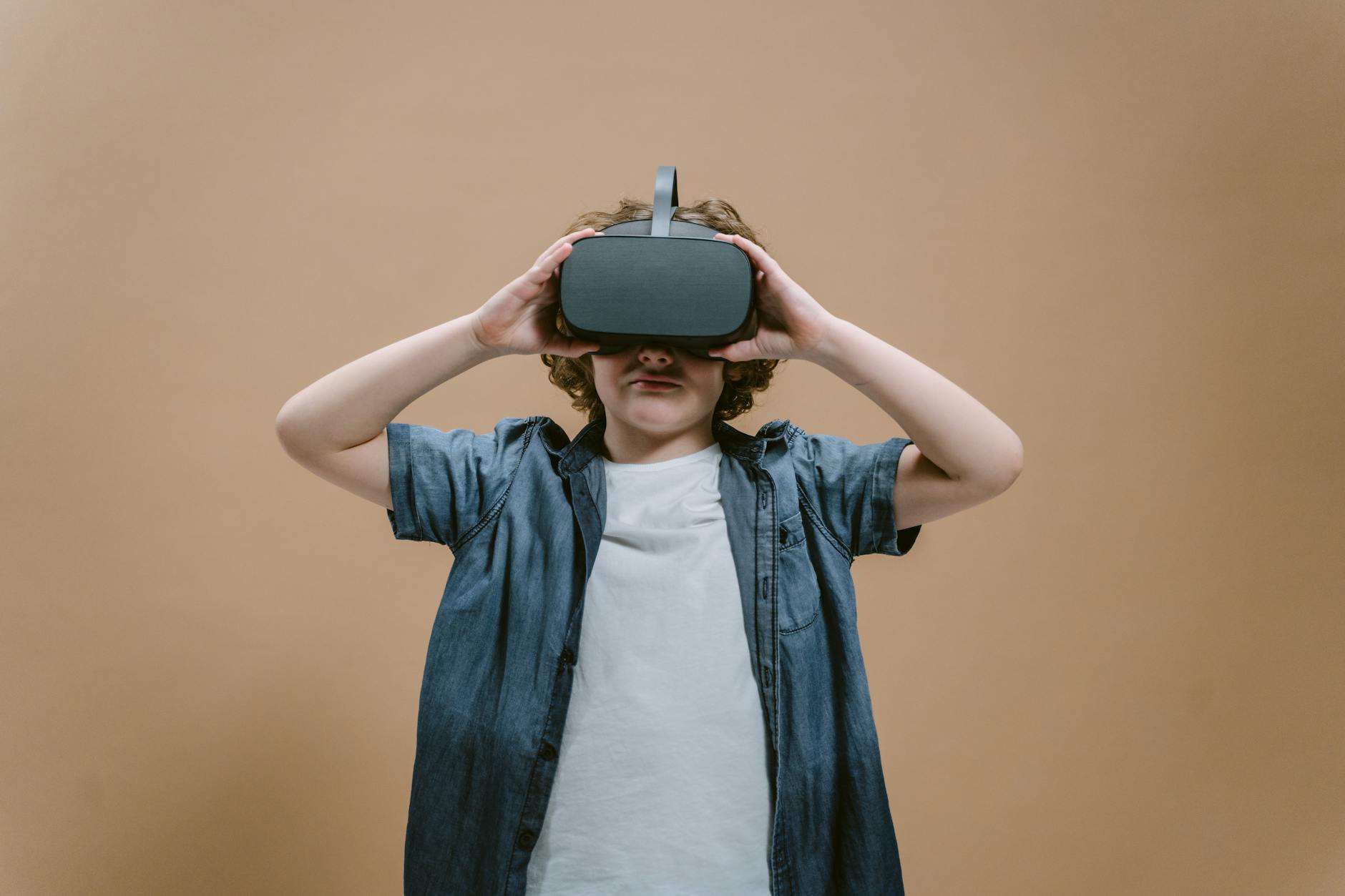 Immersive Classrooms: How Startups Bring AR/VR into Education