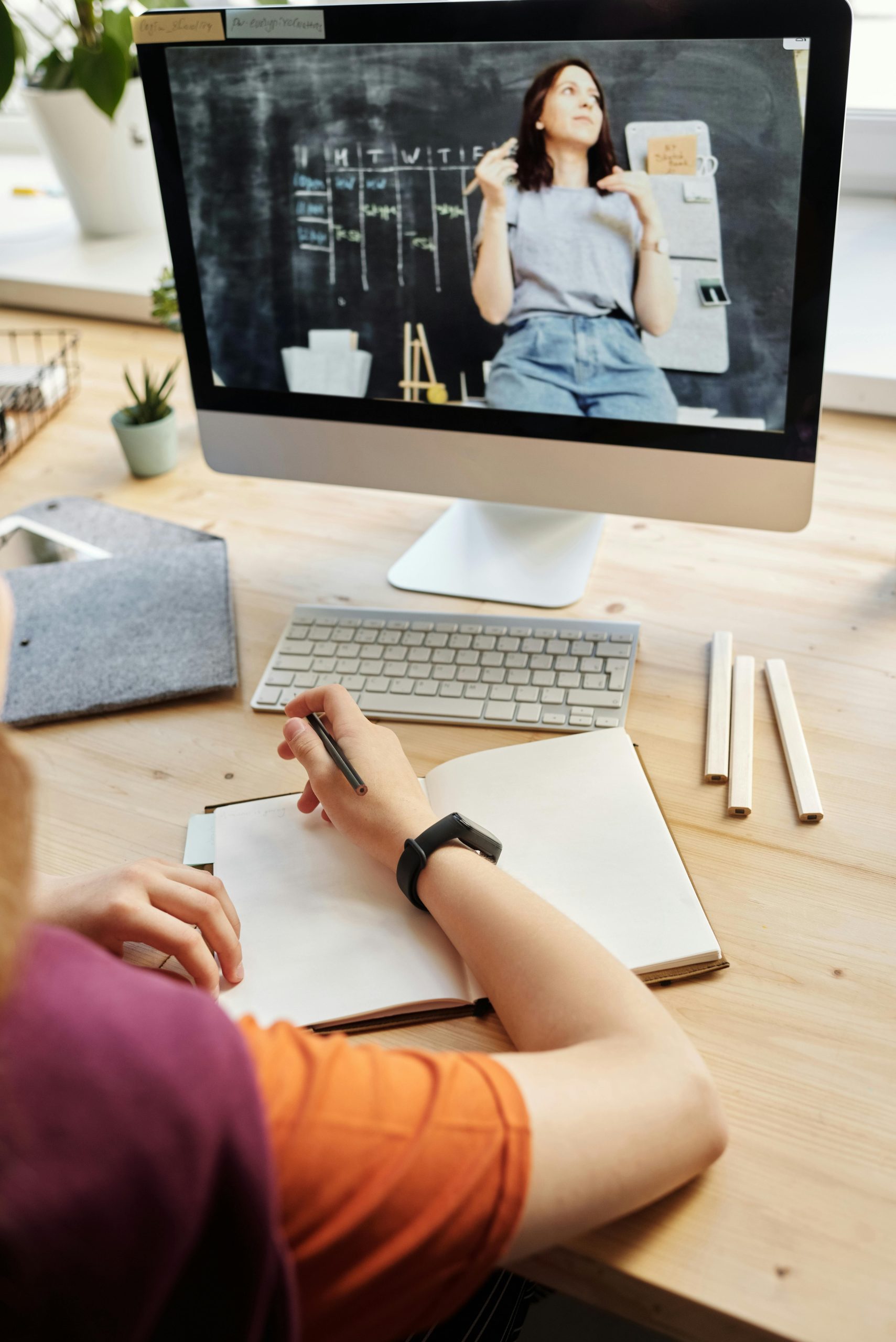 Online Learning Online Learning